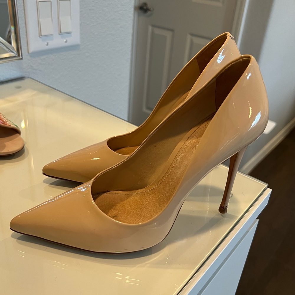 Pointed Toe Pump